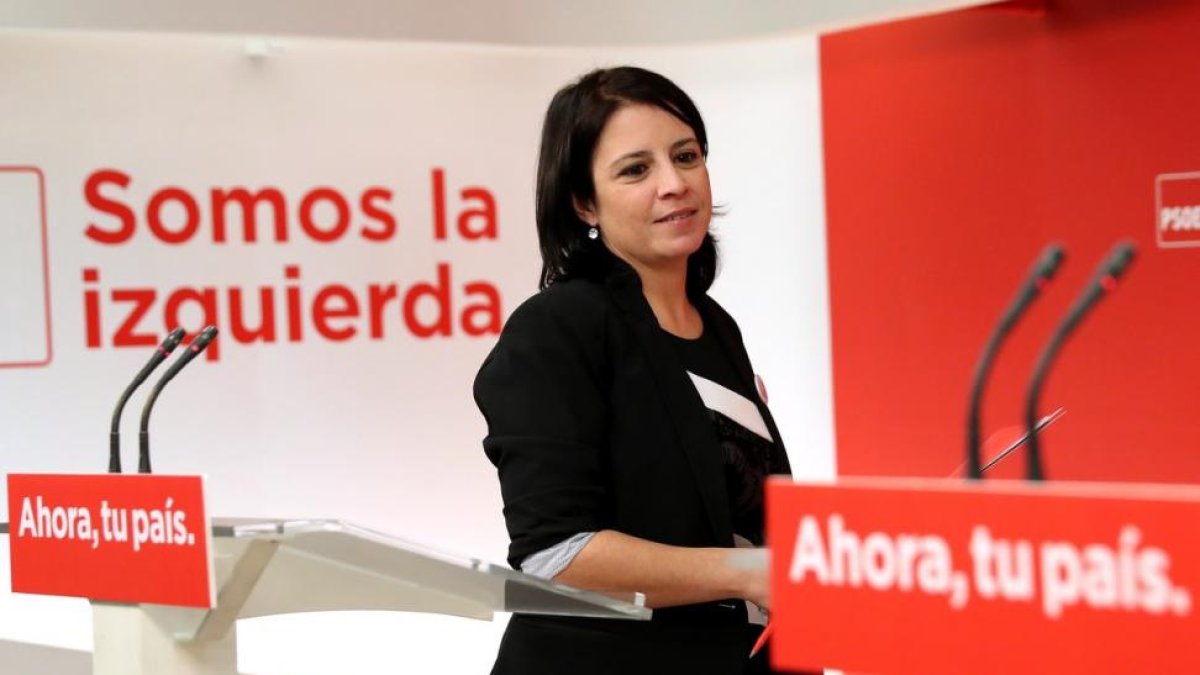 La vicesecretaria general del PSOE Adriana Lastra durante la rueda de prensa, este martes.
