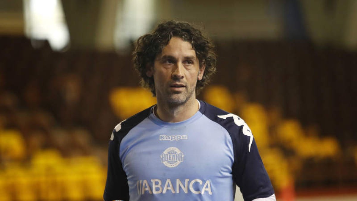 Juanín quiere seguir en activo pero aún no tiene una oferta firme. JESÚS F. SALVADORES