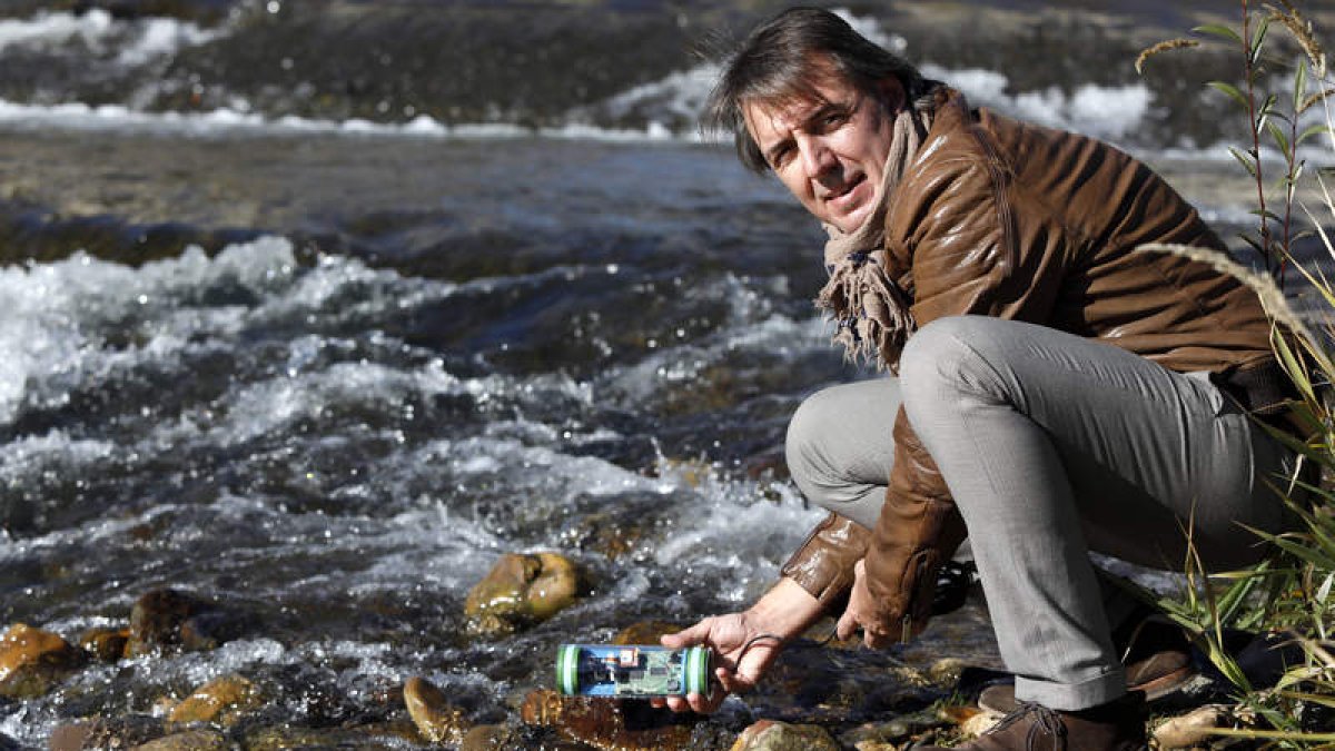 El ingeniero informático Pablo Pérez Robla ha ganado el Premio Innova de Energía y Medioambiente 2018 que concede el Diario de León por el desarrollo de un sistema de alerta temprana sobre la calidad de las aguas.