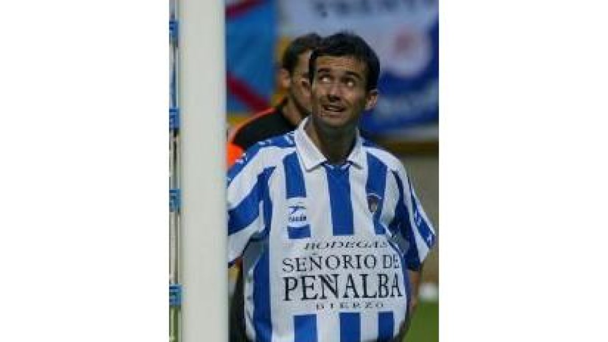 Mangas mira «al tendido» en una acción del encuentro de este domingo