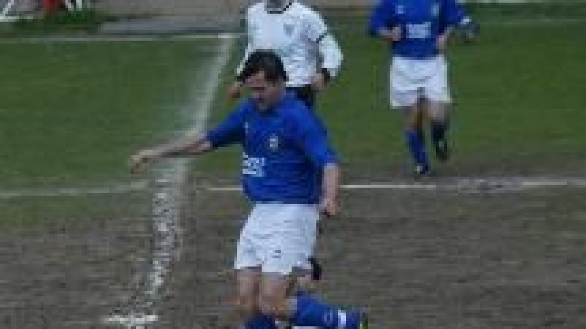 Alberto, en un partido de esta temporada, inauguró el marcador para el Promesas en La Balastera