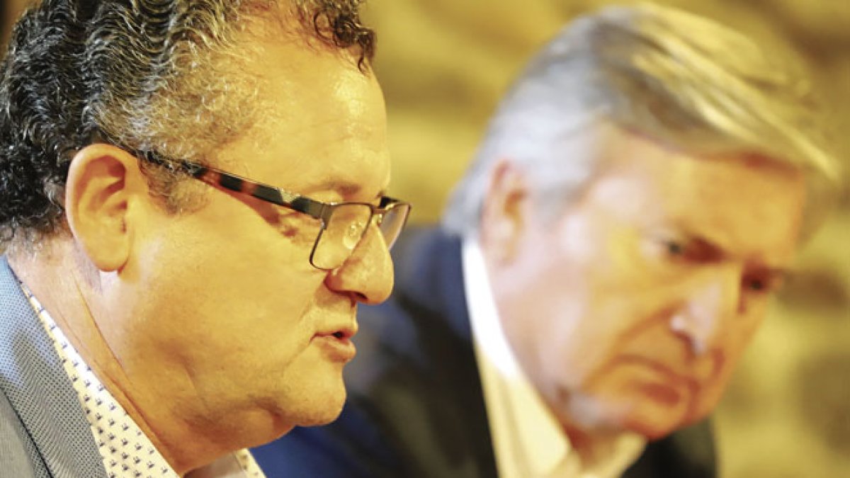 Raúl Valcarce y Gerardo Dueñas, ayer, en Carracedelo. ANA F. BARREDO