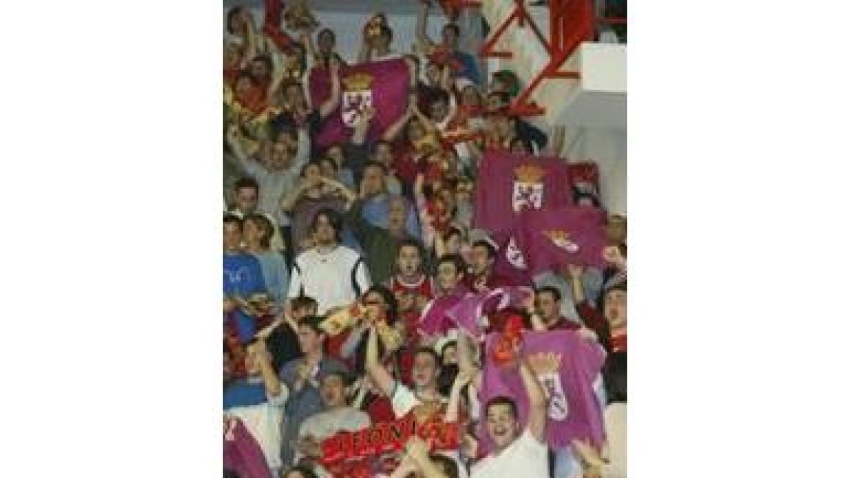 León contó con 200 incondicionales en las gradas de La Casilla