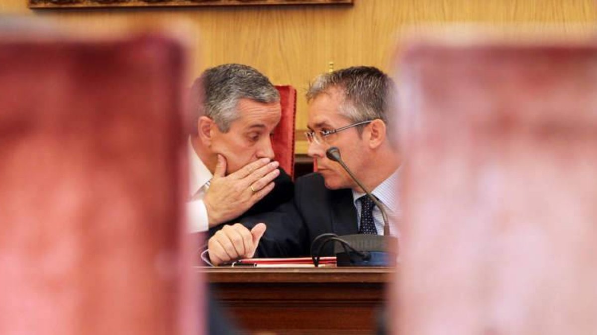 Emilio Gutiérrez formula una observación a José María López Benito.
