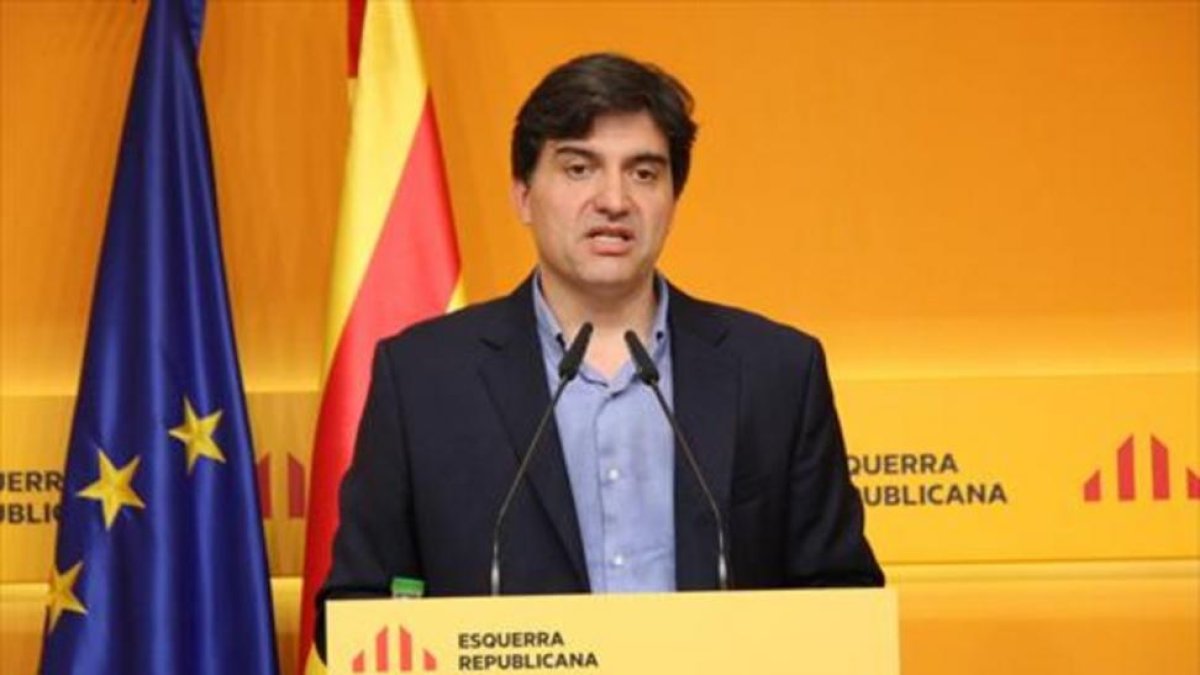 El portavoz de ERC, Sergi Sabrià, ayer, en una rueda de prensa.