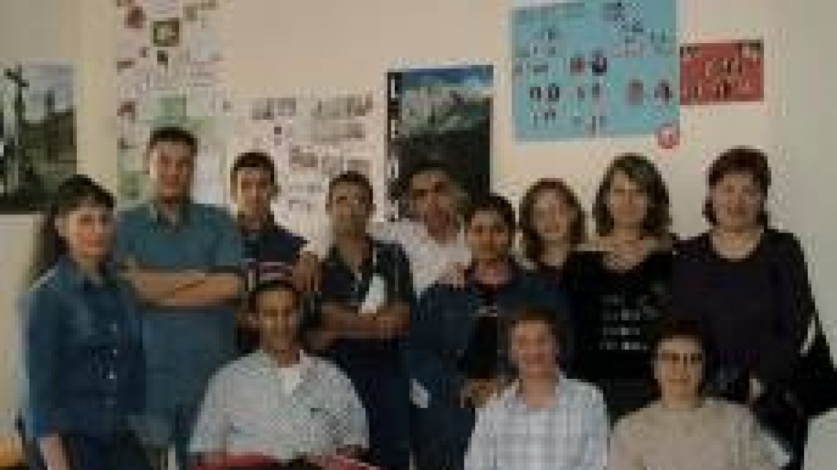 Foto de familia de casi todos los usuarios del servicio de UGT