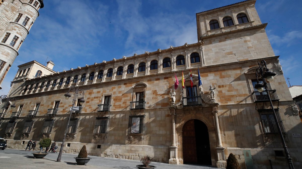 El Palacio de los Guzmanes, sede de la Diputación Provincial de León. RAMIRO