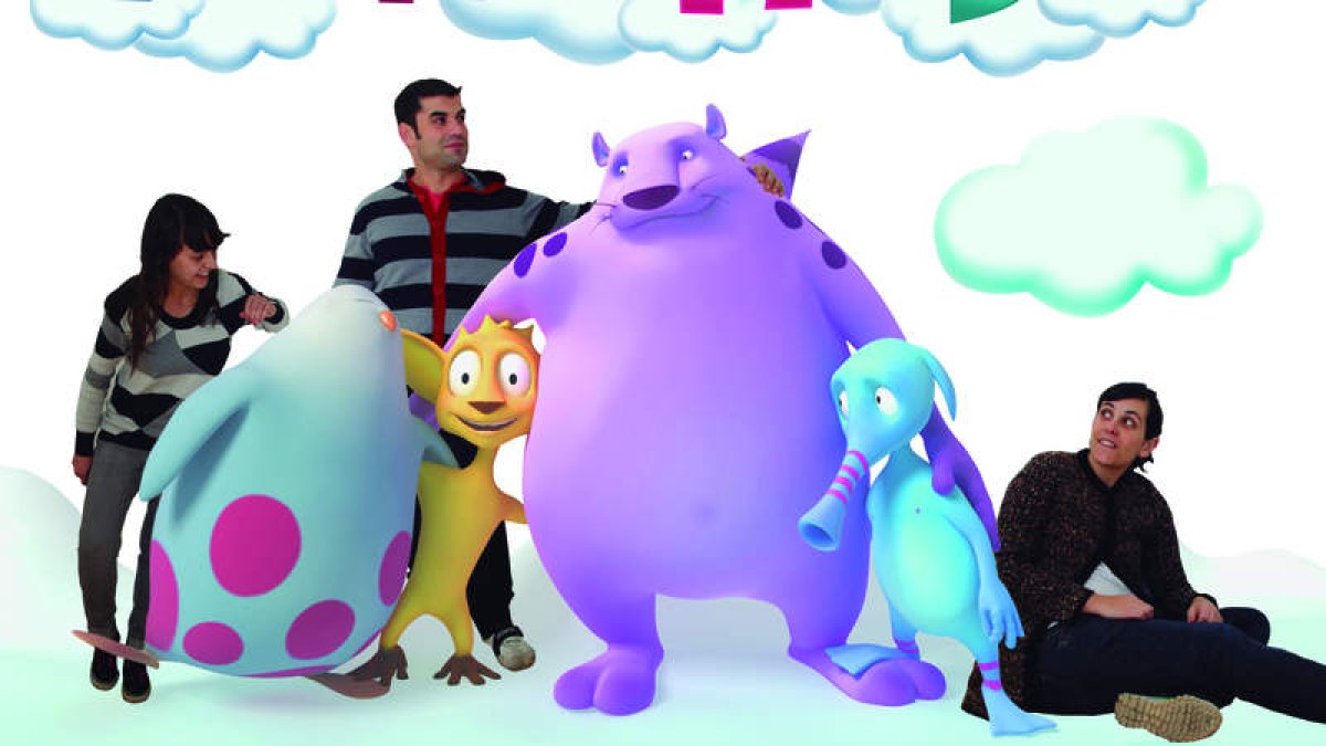 Los protagonistas de Nana-Nuba, con parte del equipo de la productora ponferradina Mil Ojos.