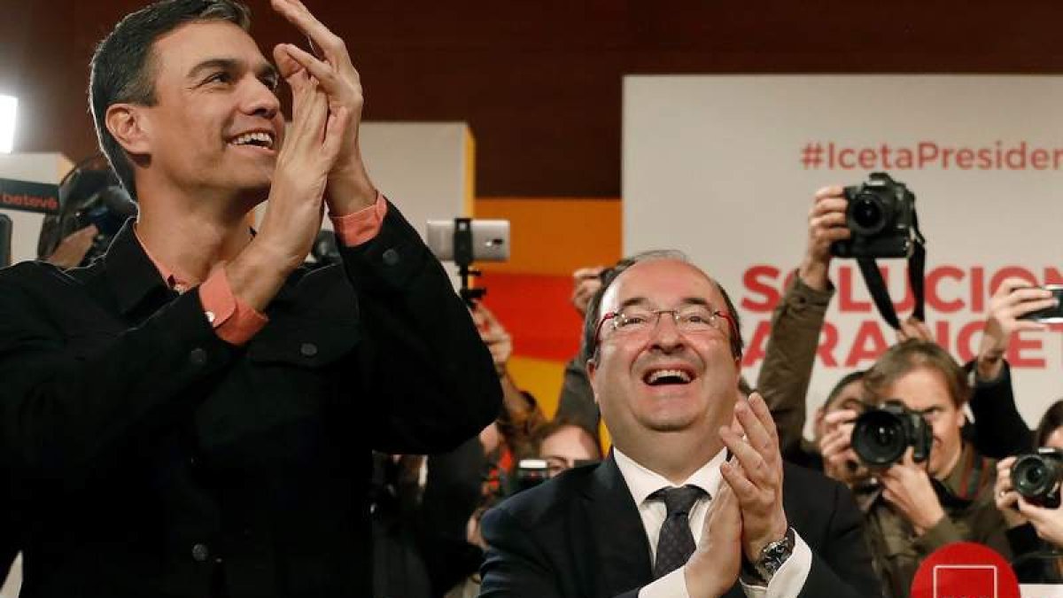 Sánchez y el candidato del PSC a la presidencia de la Generalitat, Iceta. A. DALMAU