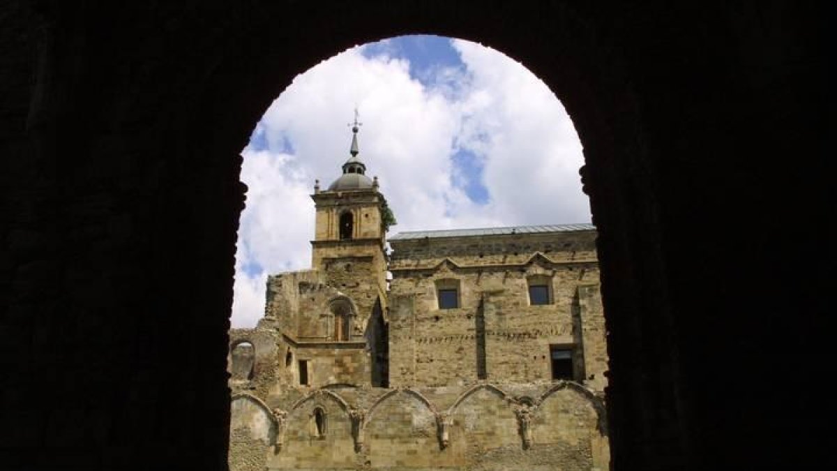Imagen del Monasterio de Carracedo