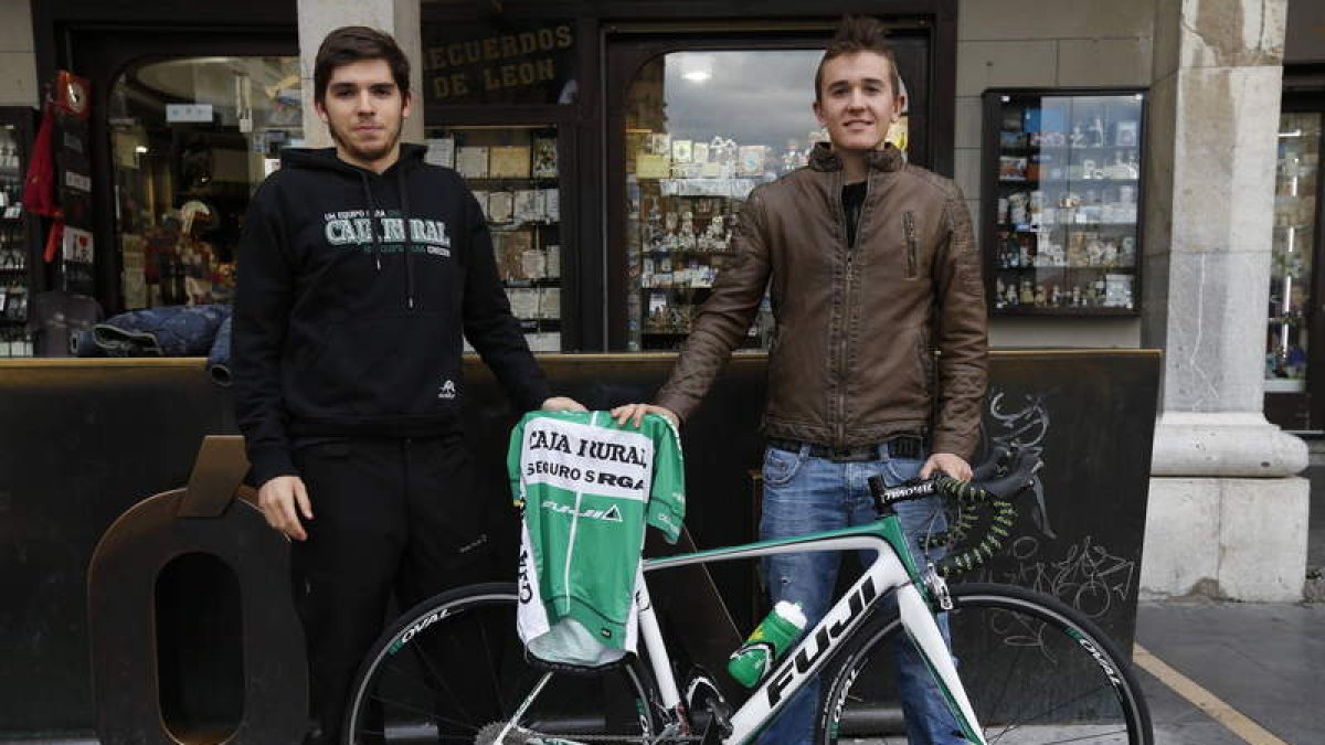Miguel Ángel y Pablo Benito, dos hermanos dispuestos a dar muchos éxitos al Caja Rural. RAMIRO