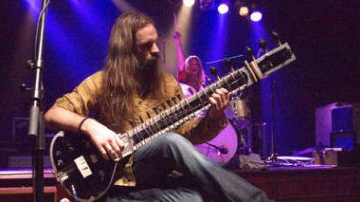 Los Siena Root emplean instrumentos de otras latitudes, como el 'sitar' indio.