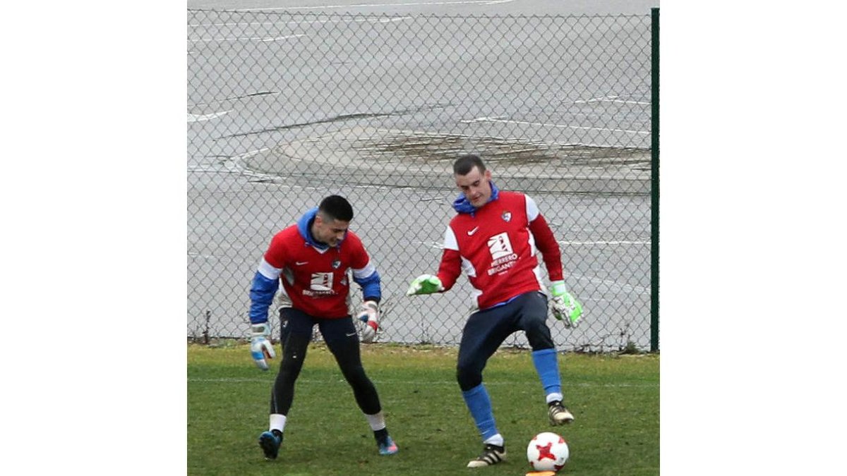Mandaluniz podría debutar en la portería de la Deportiva en el partido de esta tarde. ANA F. BARREDO