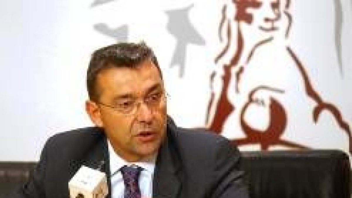 Zaplana asegura que su partido no abandonará la comisió