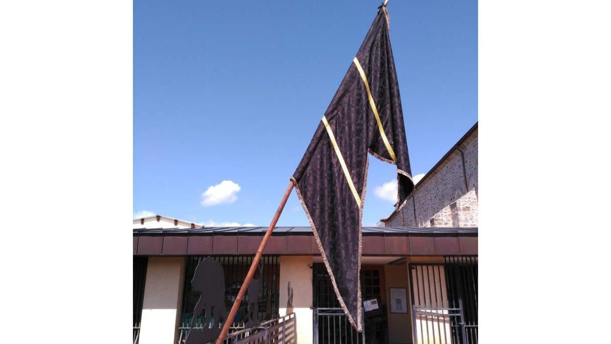 El paño ya luce en el Museo Etnográfico de la Montaña de Riaño. DL