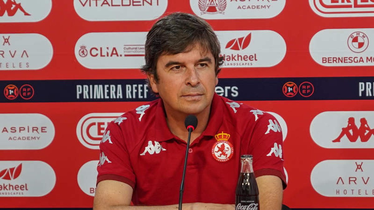 Eduardo Docampo durante la rueda de prensa celebrada ayer. MIGUEL F. B.