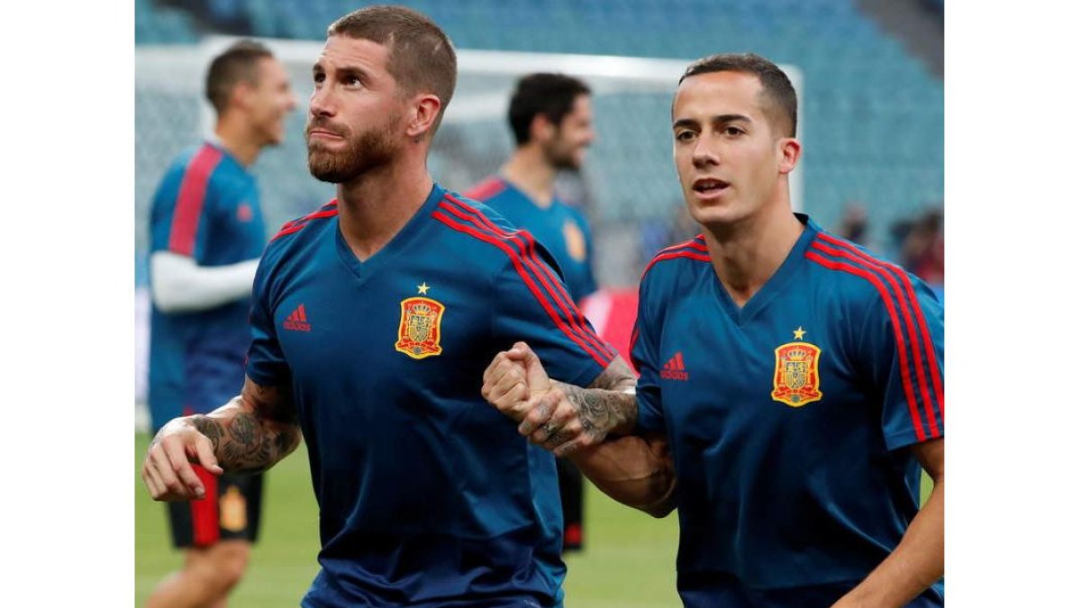 Ramos y Lucas Vázquez trabajan en Krasnodar. JAVIER ETXEZARRETA