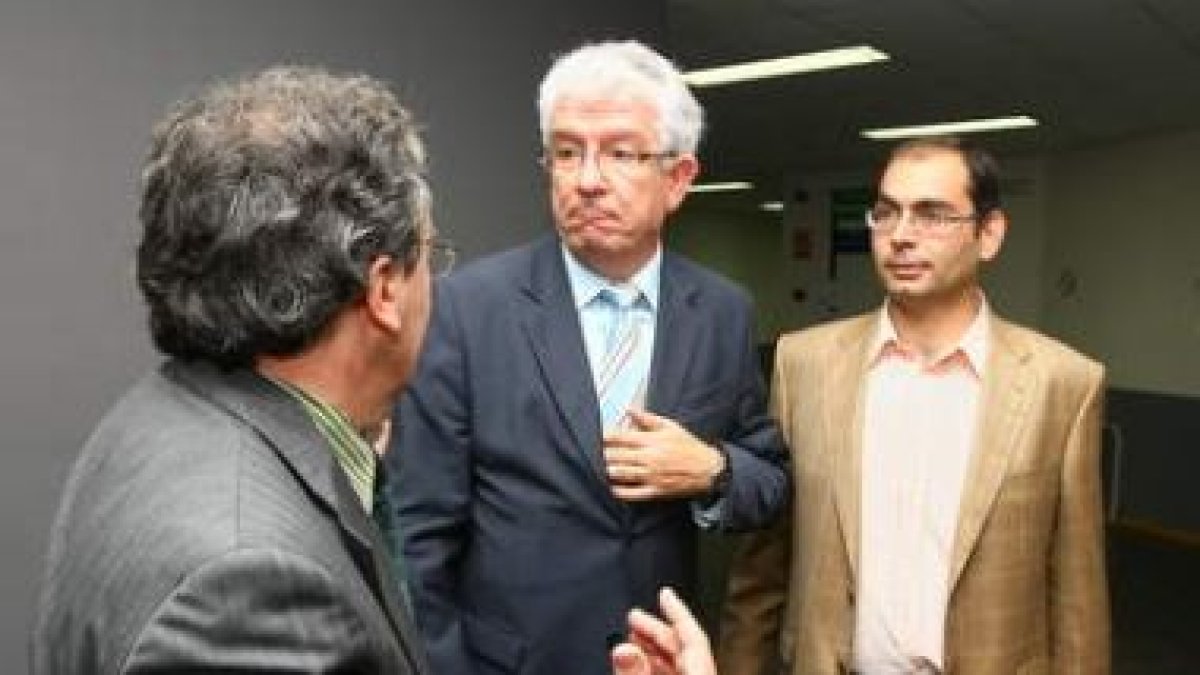 El rector, con Benjamín Arias, durante la última visita de Hermida al Bierzo en el 2008.