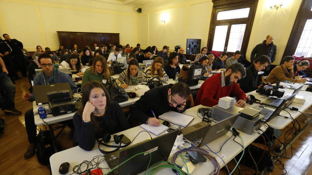 La sala de medios estuvo ayer sin un espacio libre.