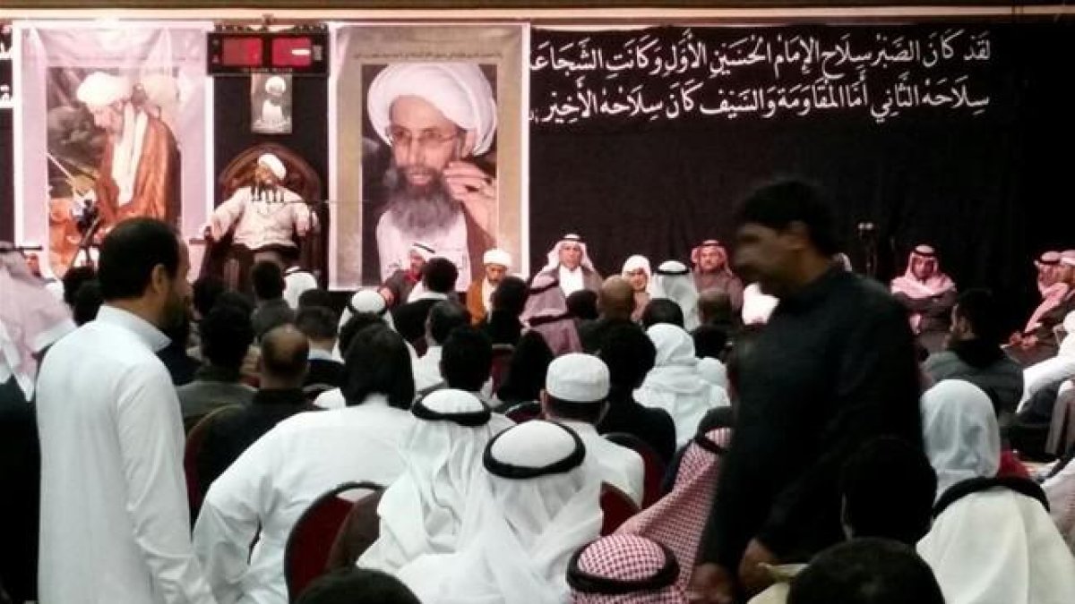Oraciones por la muerte del clérigo chií Nimr al Nimr en Al-Awamiya, en Arabia Saudí.