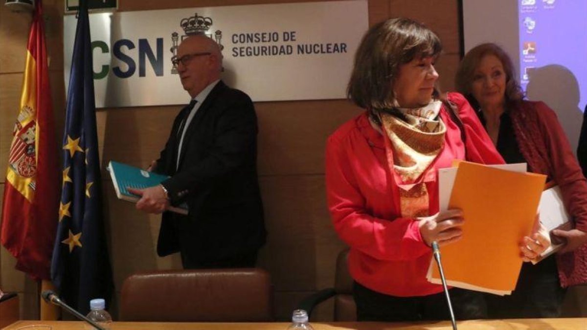 Consejeros del CSN durante la presentación del dictamen sobre la prórroga de actividad de la central nuclear de Santa María de Garoña.