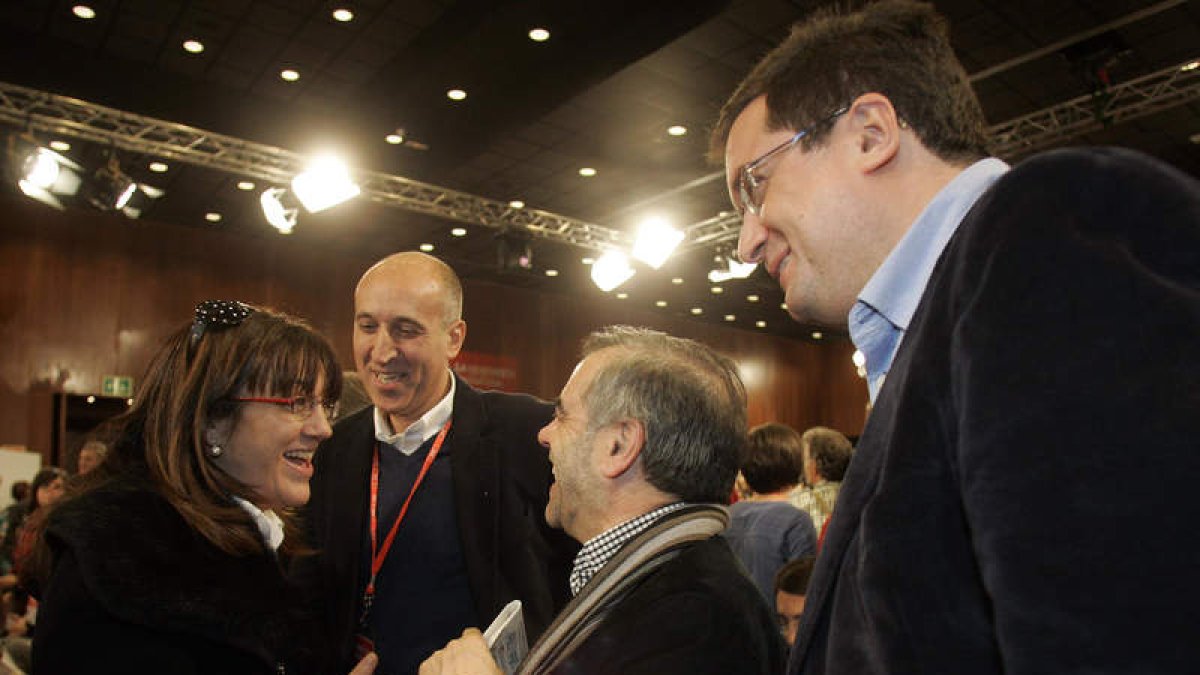 José Antonio Díez y Palazuelo, con Óscar López, ayer en Sevilla.