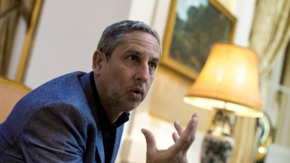 El escritor argentino Guillermo Martínez.