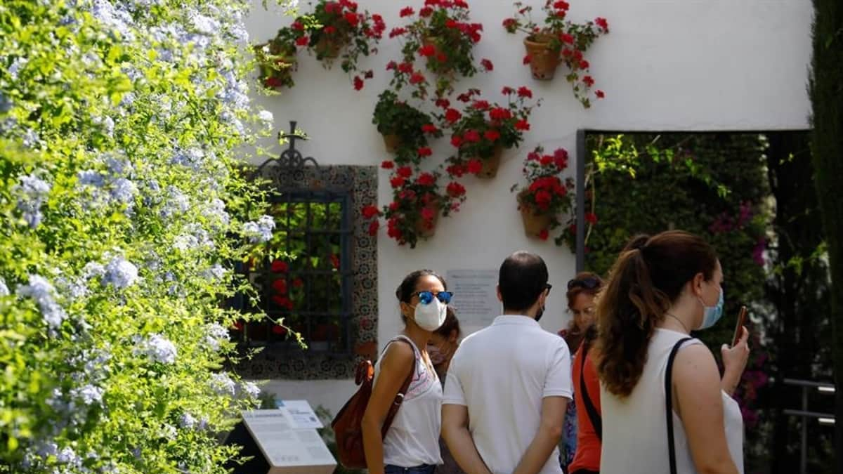 La OMS advierte sobre la transmisión del COVID-19 en verano, por lo que sigue siendo aconsejable autocuidarse.