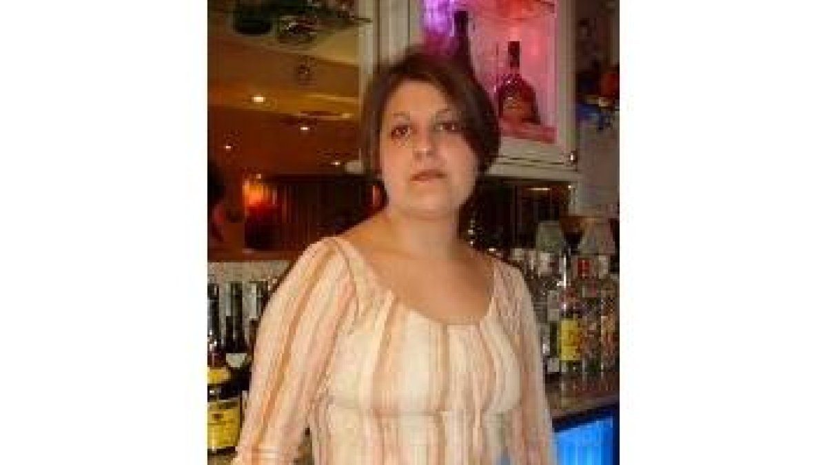 Lorences en la Cafetería Laciana, en la que trabaja de camarera