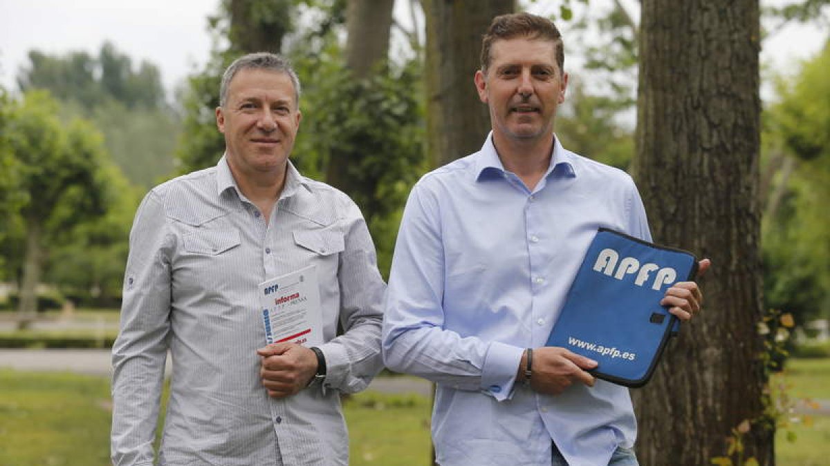Miembros de la asociación de funcionarios.