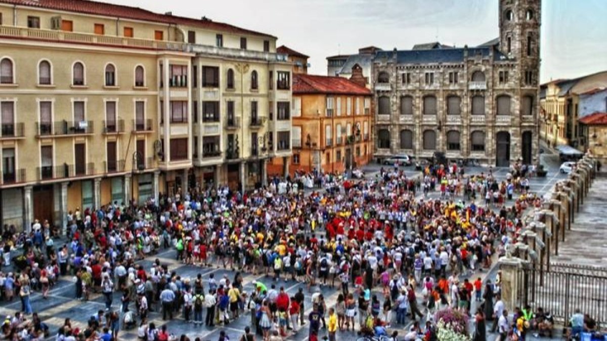 Las Danzas del Mundo pretenden articular un discurso multicultural en el que el espectador forma parte del espectáculo. DL