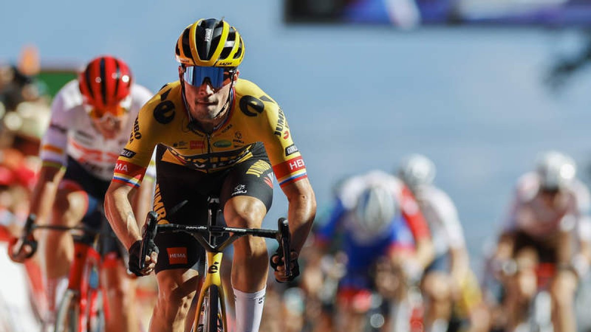 Roglic lució galones con su triunfo en la meta de Laguardia. LIZÓN