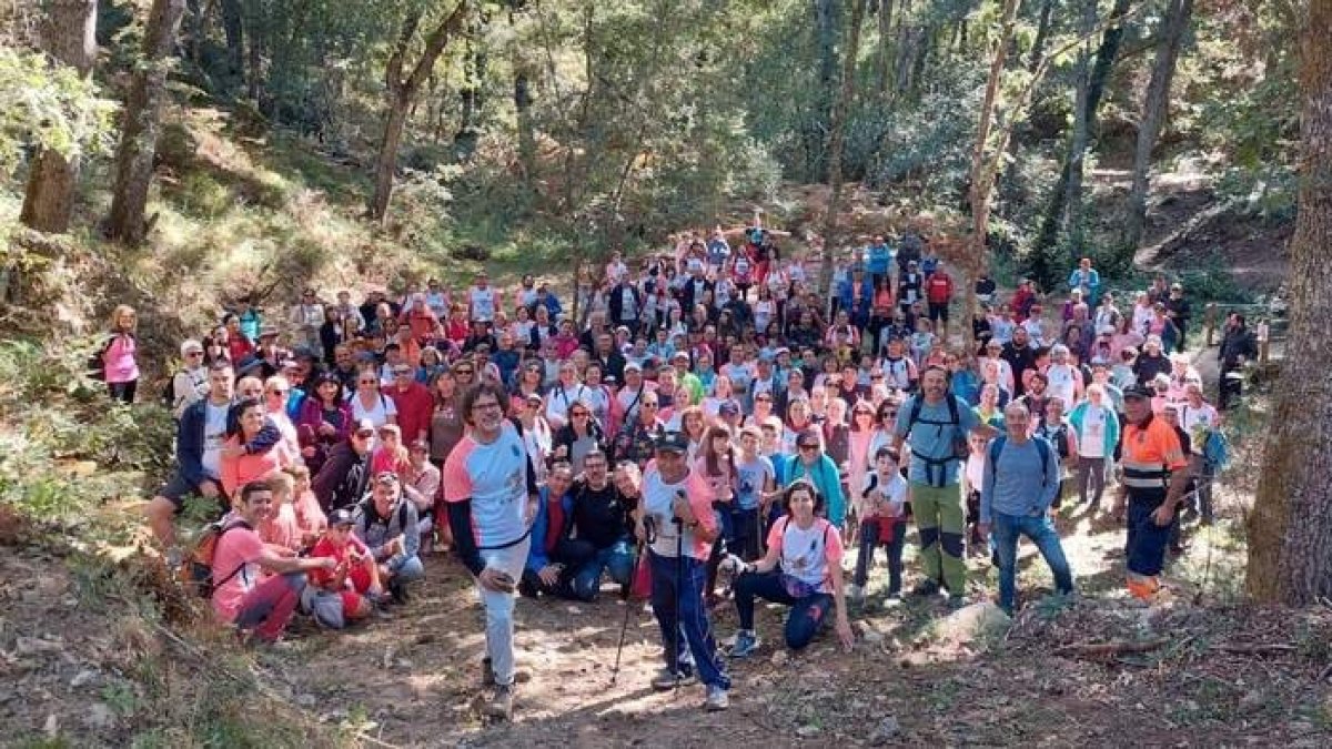 Participantes en la inauguración de la ruta de los once cortines a lo largo de 14 kilómetros de recorrido por el municipio de Sancedo. DL