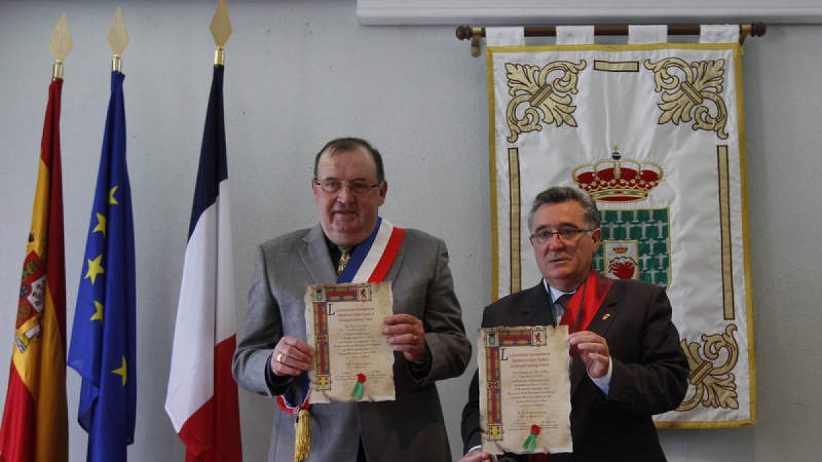 El alcalde de Aulnay, Jean Marie Collin, y el regidor de Valverde, David Fernández.