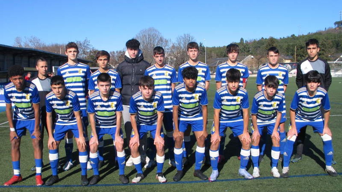 Formación de la Ponferradina que milita en la 1.ª División Regional Cadete. M. MACÍAS