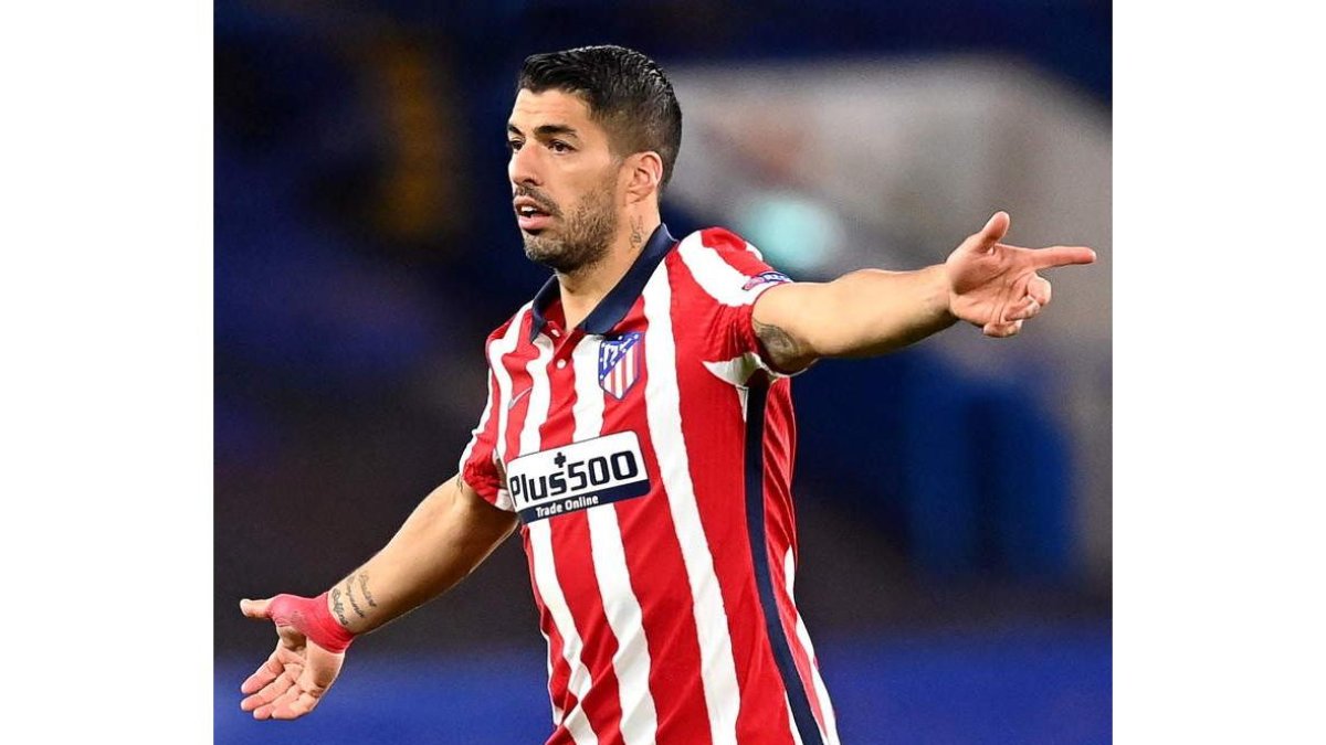 Luis Suárez se muestra contrariado por la eliminación del Atlético de Madrid de la Champions. NEIL HALL