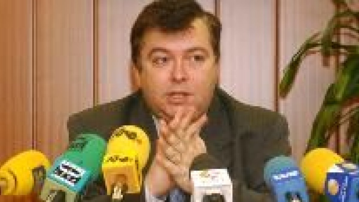 El viceconsejero de Trabajo de la Junta, José Alberto Ambrós, durante una rueda de prensa