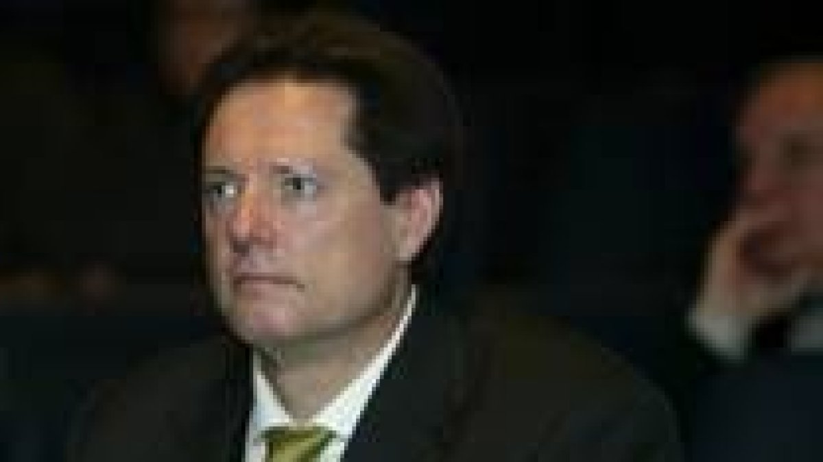 El doctor leonés Esteban García-Porrero en el transcurso del congreso Europrevent 2007 que dirige