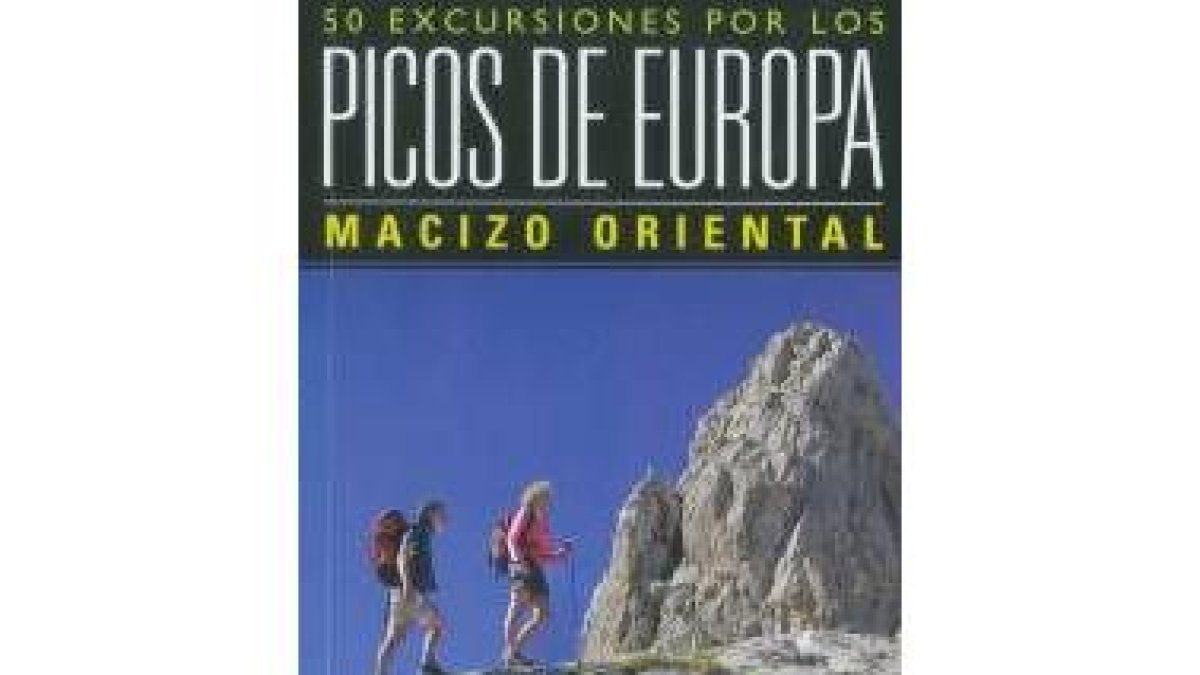 El alpinista leonés César de Prado Malagón, autor del libro, en la cima del Naranjo de Bulnes