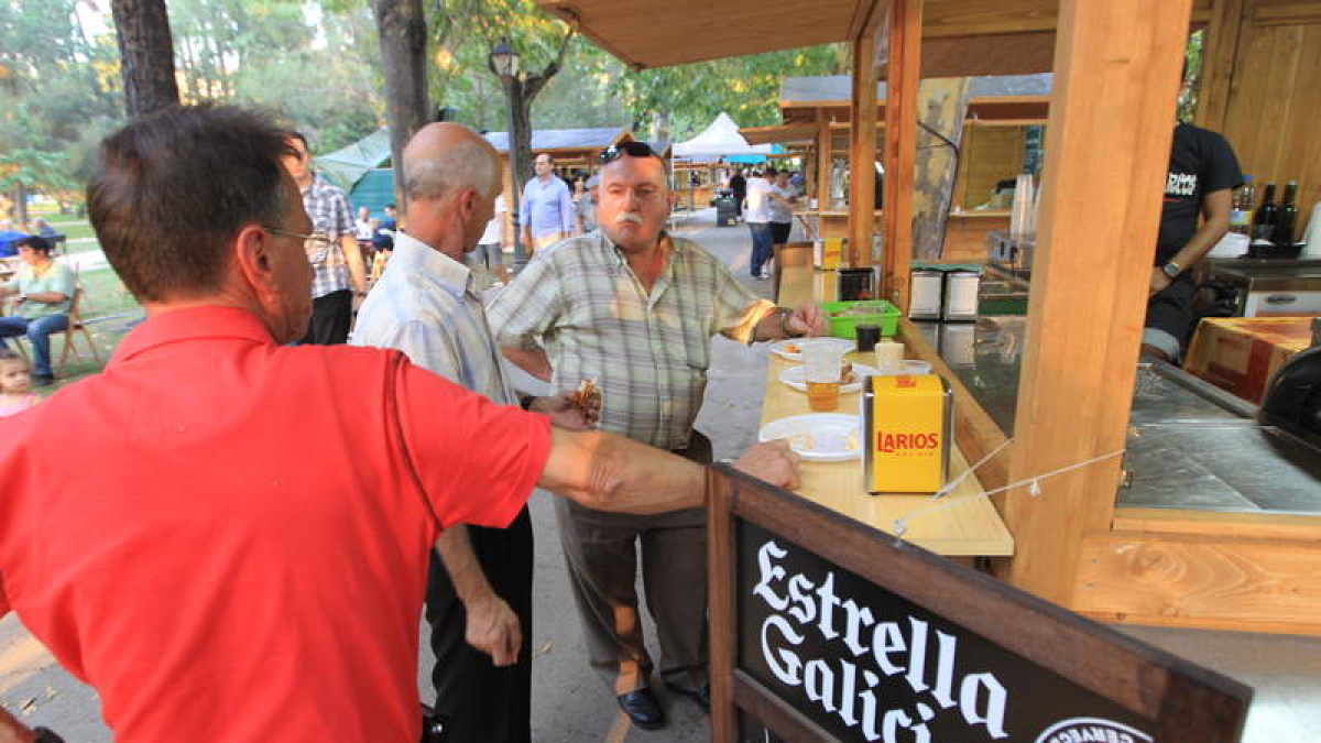 Algunos de los asistentes a la feria del año pasado en el parque del Plantío.