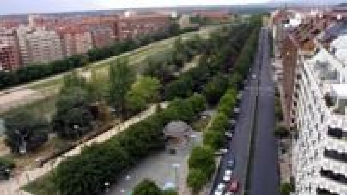 Vista general del paseo Condesa de Sagasta, el más afectado por la nueva reordenación de la ORA