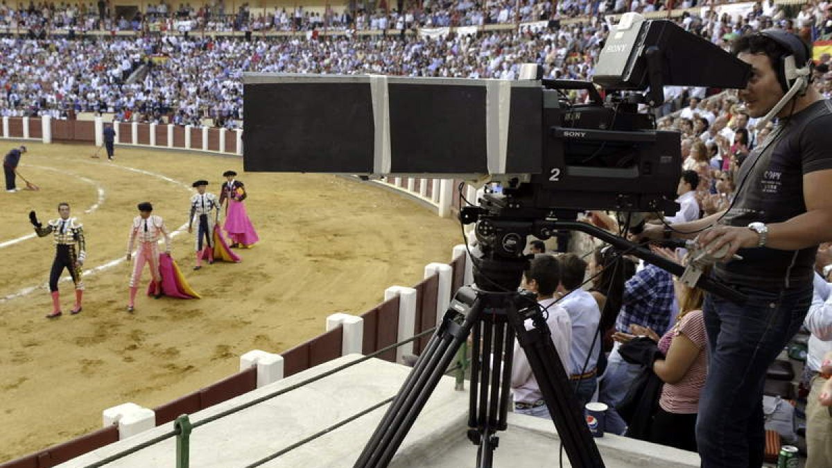 TVE ha retransmitido desde Valladolid la corrida de El Juli, Talavante y Manzanares.
