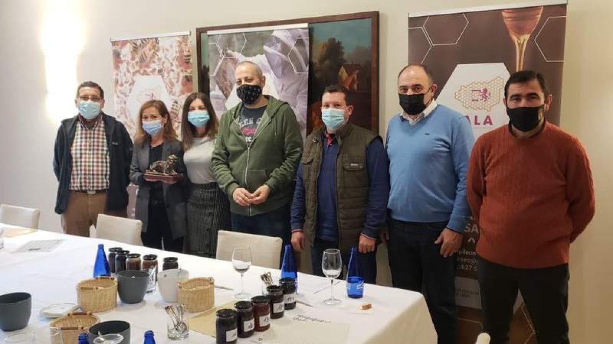 Entrega de premios en el parador de Villafranca. DL