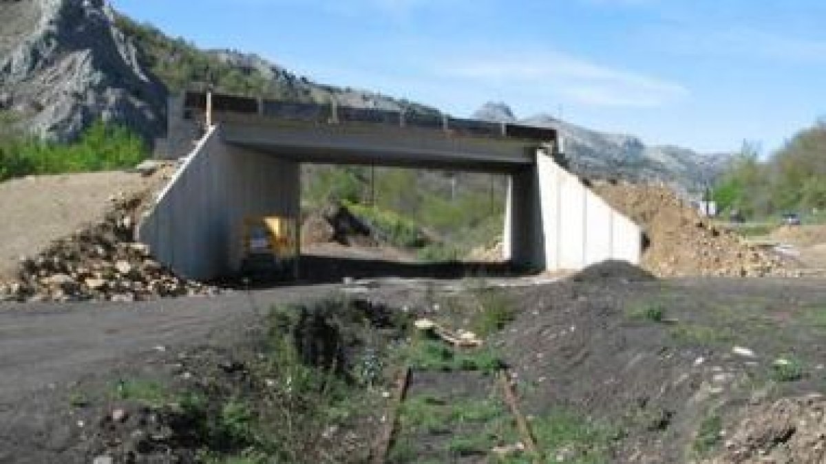 El paso elevado que no estaba contemplado en el proyecto inicial.