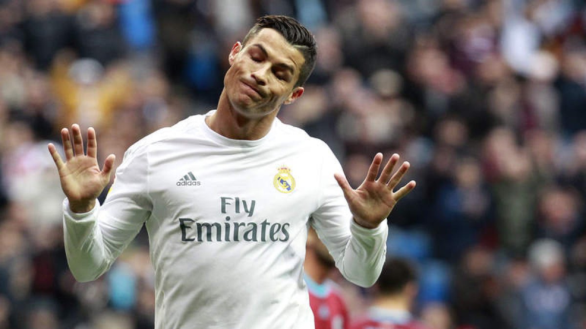 Cristiano Ronaldo se ha recuperado a tiempo y estará con el Madrid en San Paolo. VÍCTOR LERENA