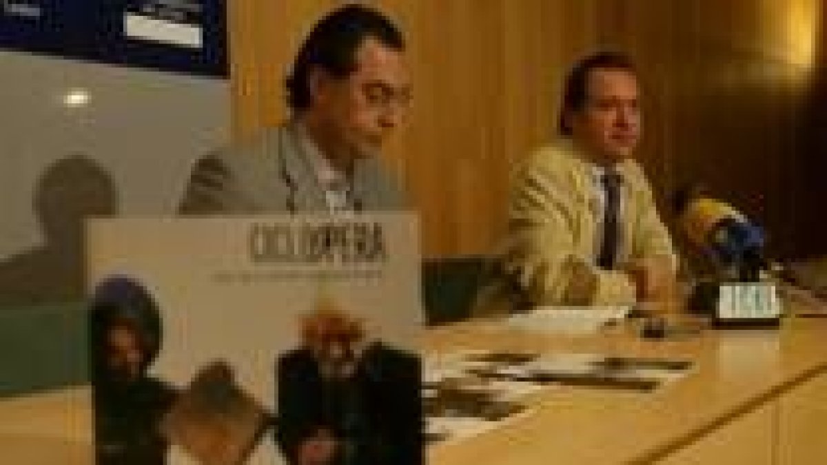 El director del Auditorio Ciudad de León, Daniel Sanz, y el concejal de Cultura, Alejandro Valderas