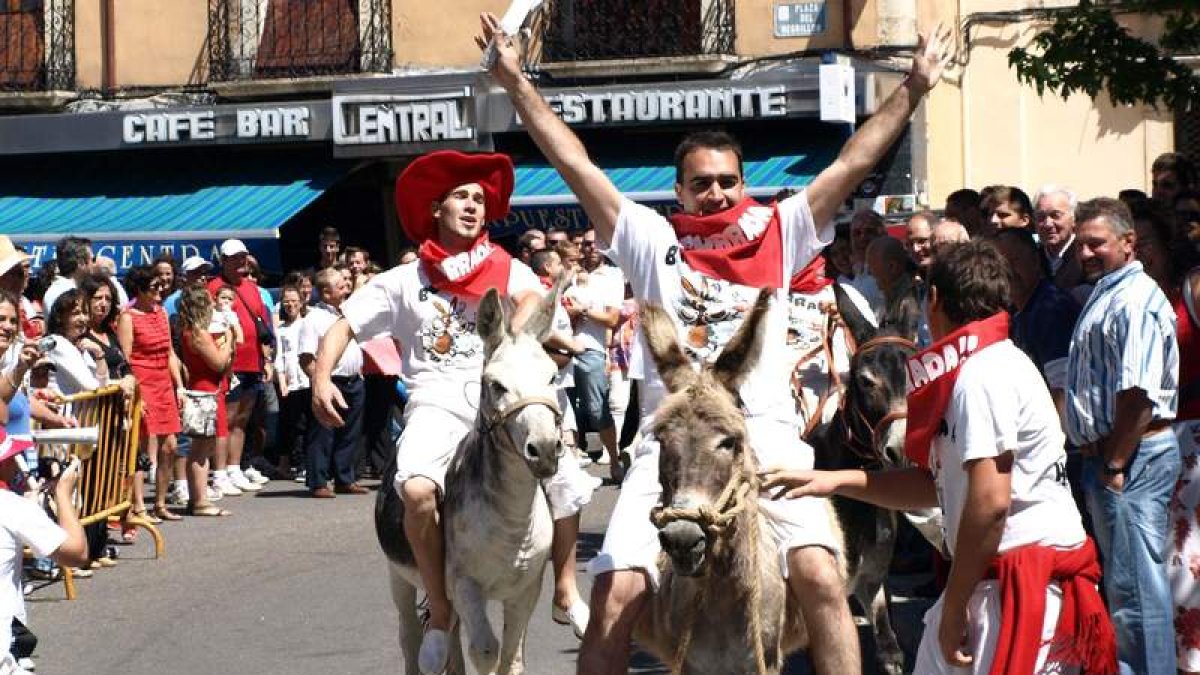La tradicional burrada o carrera de burros tendrá lugar este domingo desde las 13.45 horas.