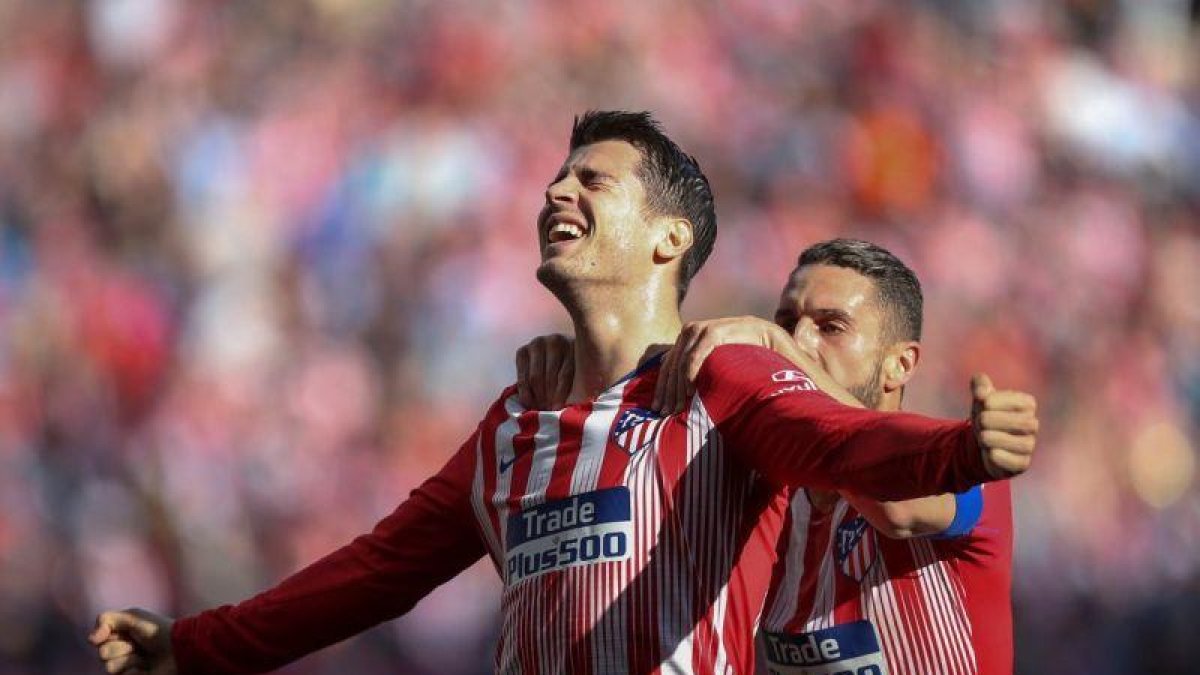 Álvaro Morata celebra su primer gol con el Atlético de Madrid.
