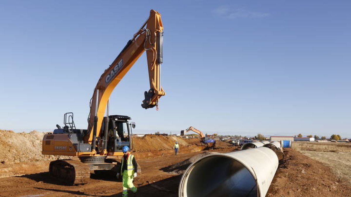 Imagen de archivo de las obras de modernización de regadíos en los Payuelos. MARCIANO