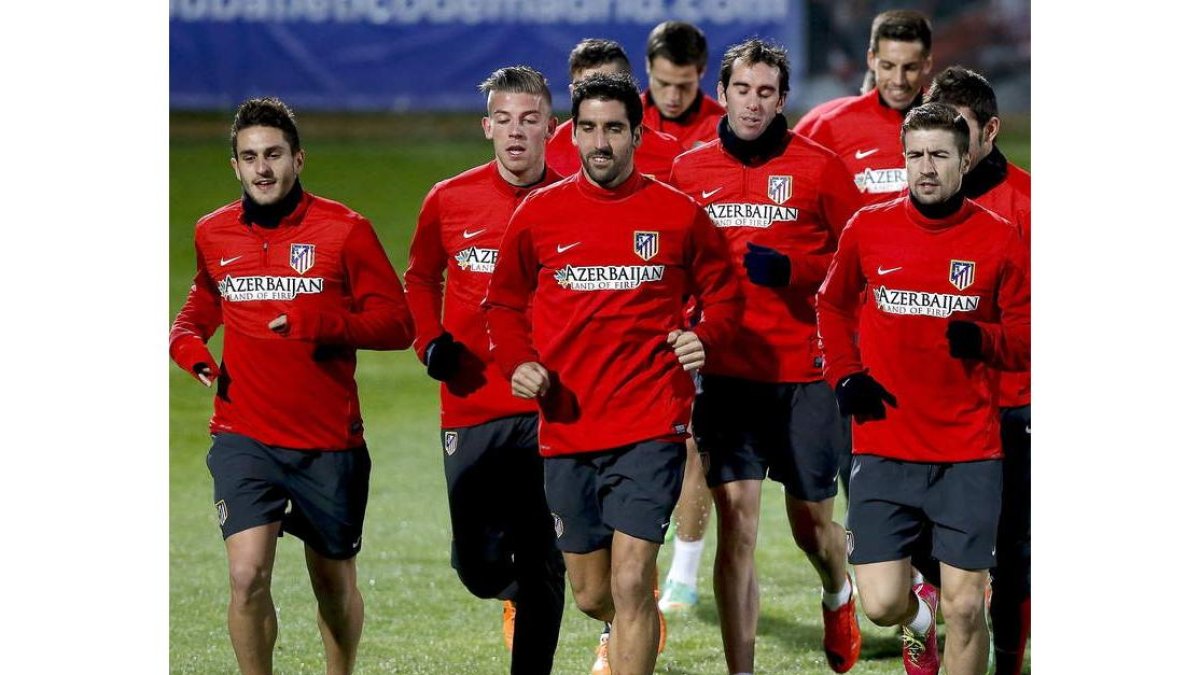 La plantilla del Atlético entrenó tras el derbi copero.